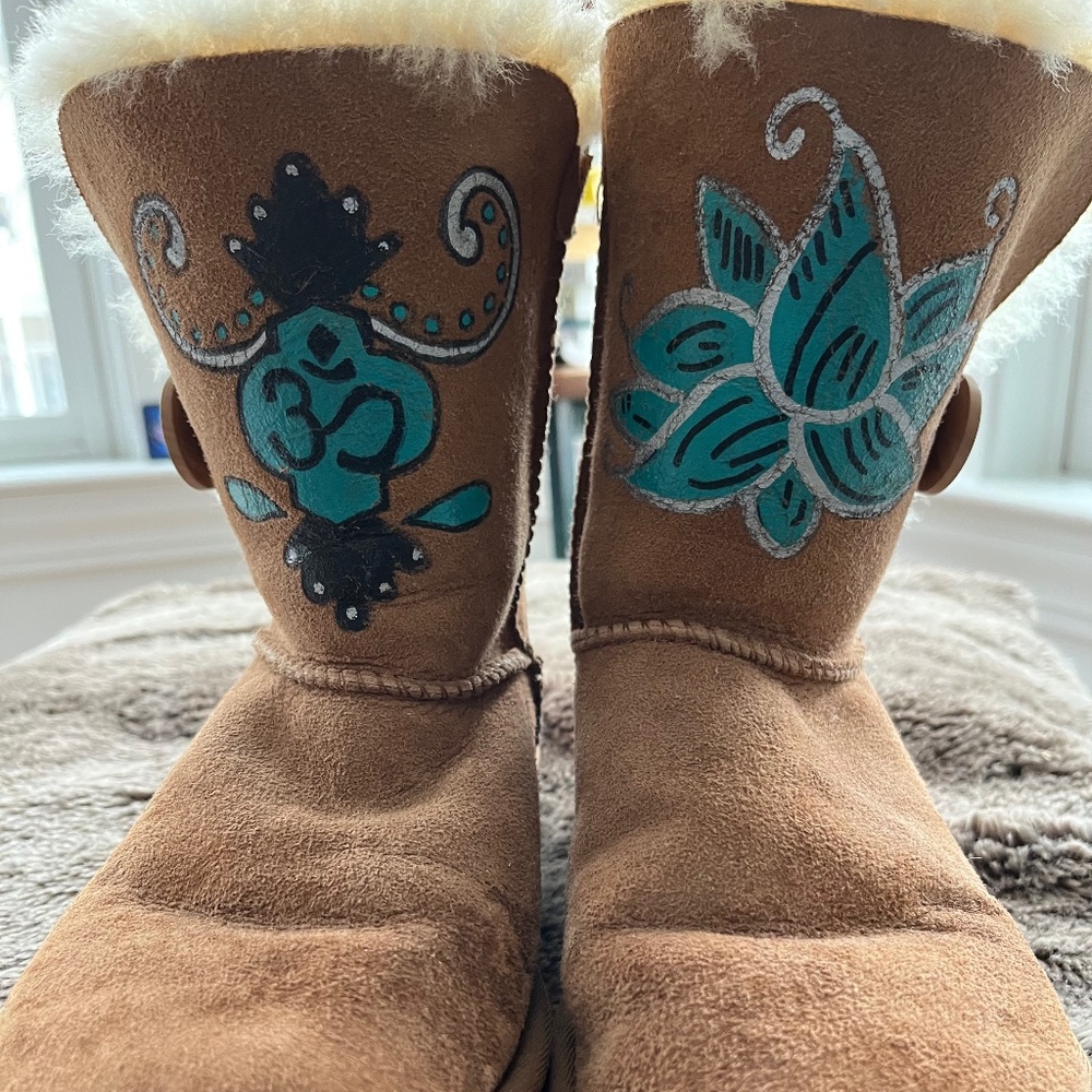 Hand Painted Ugg Boots, size 6, tan